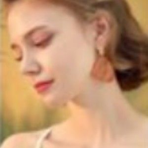 Meet your Posher, Charmian